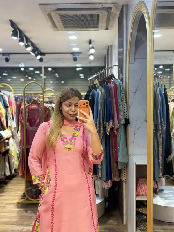 AARNA_-_Mul_Chanderi_Aariwork_Suit