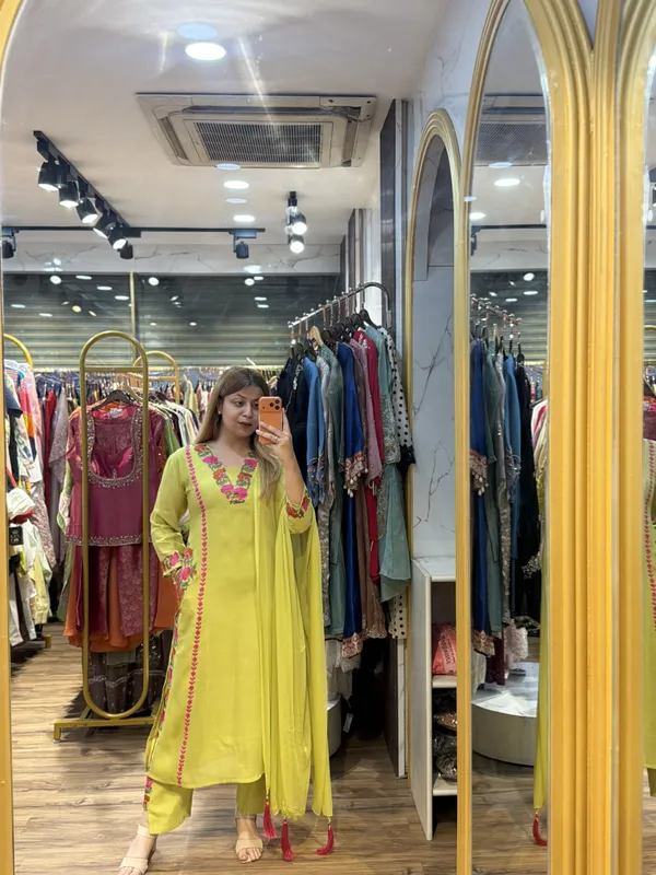 AARNA_-_Mul_Chanderi_Aariwork_Suit