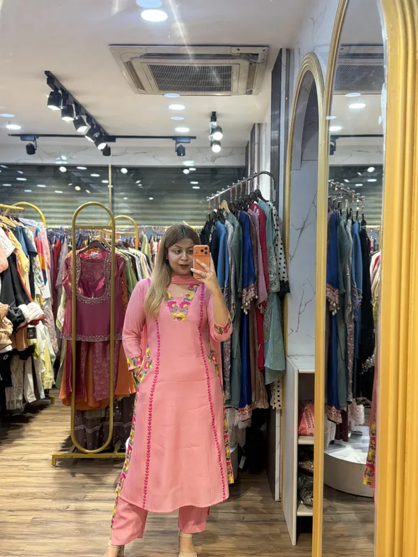 AARNA_-_Mul_Chanderi_Aariwork_Suit