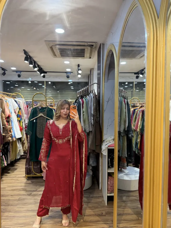 AVIRA_-_Chinon_Designer_Straight_Suit_With_Handwork