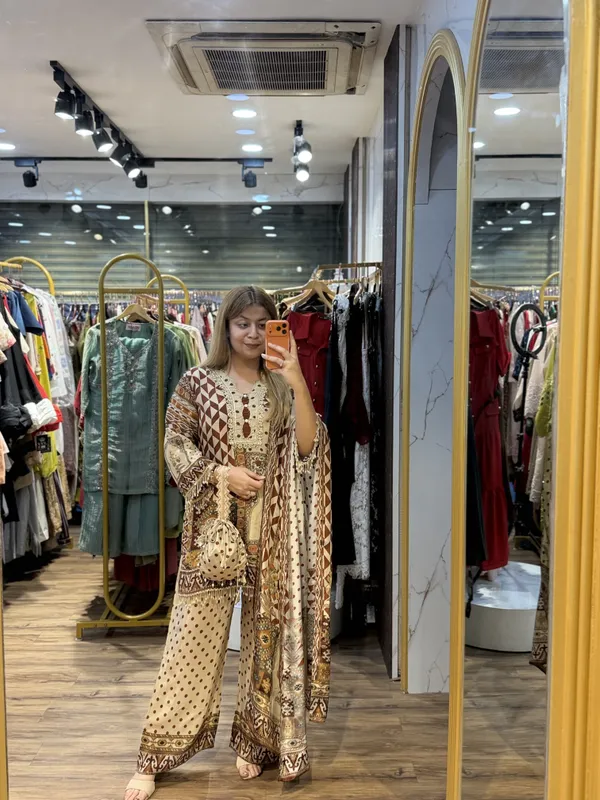 FALAK_-_Crepe_4_Piece_Set_With_Potli