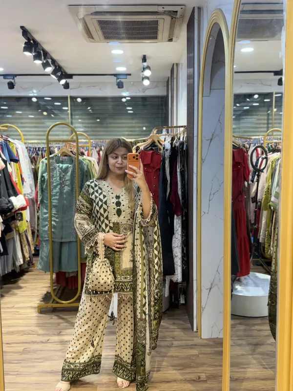 FALAK_-_Crepe_4_Piece_Set_With_Potli