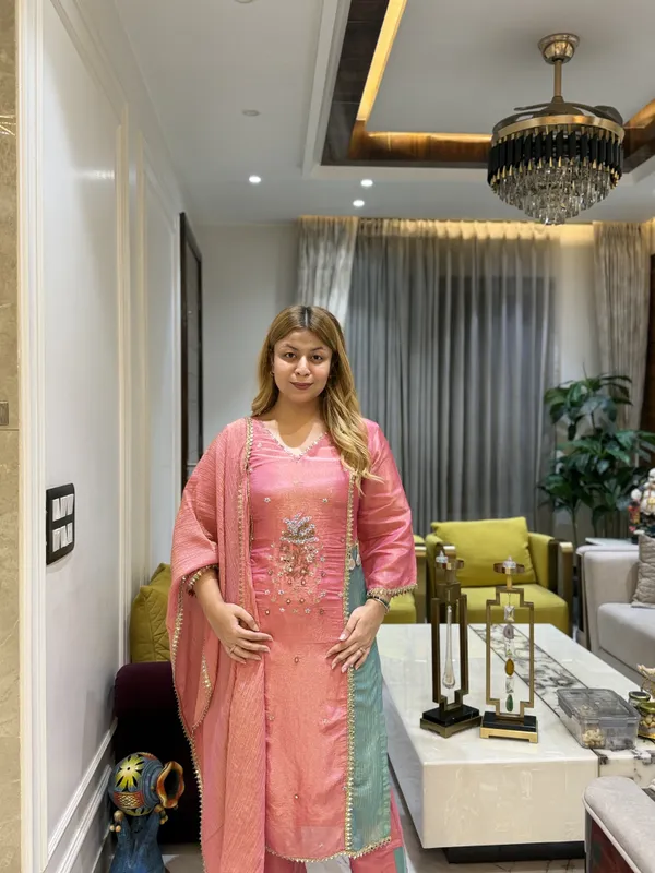 MIRAAN_-_Handwork_Salsa_Suit_Set