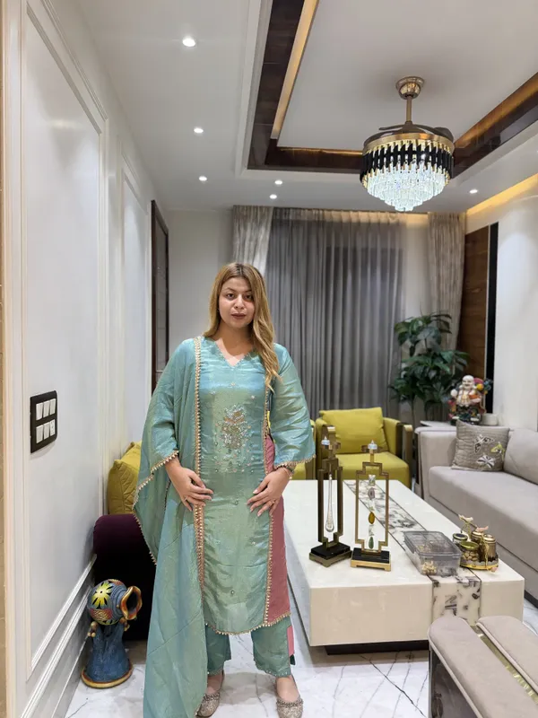 MIRAAN_-_Handwork_Salsa_Suit_Set