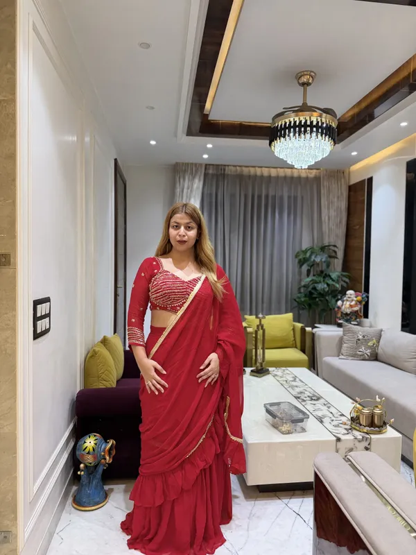 NAZAKAT_-_Hand_Embroidered_Blouse_With_Fishcut_Pre-draped_Saree