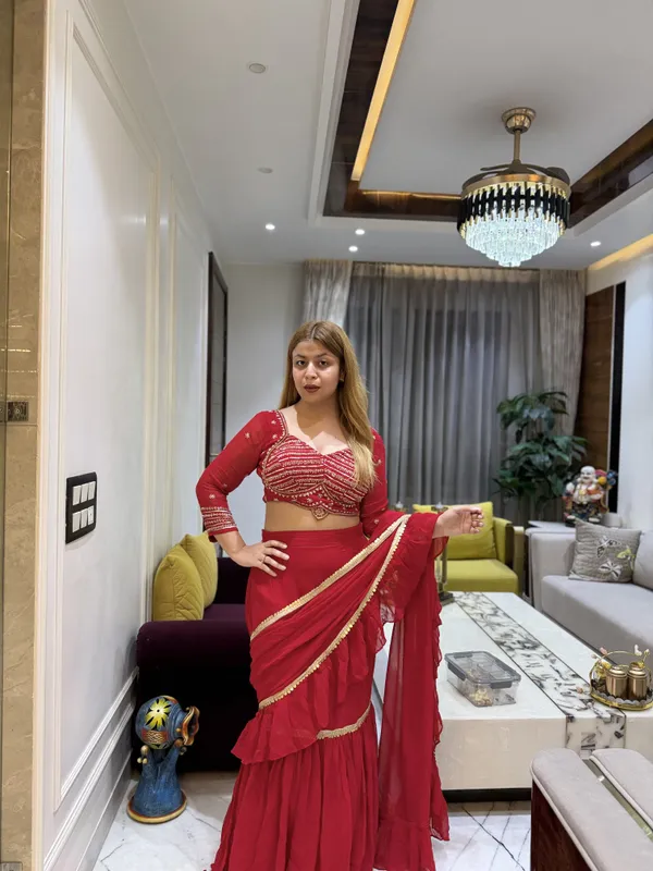 NAZAKAT_-_Hand_Embroidered_Blouse_With_Fishcut_Pre-draped_Saree