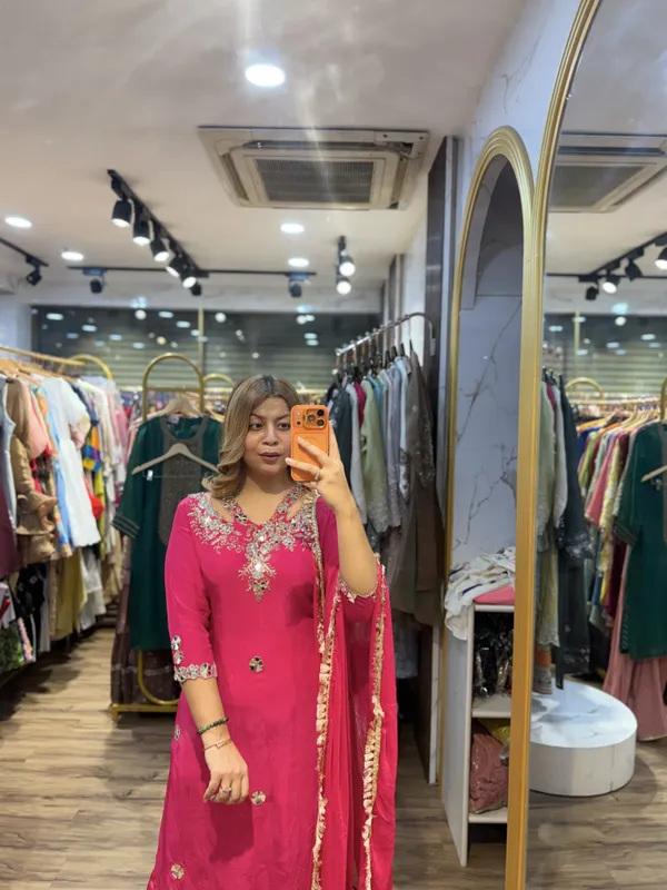REET_-_Designer_Neckline_Handwork_with_Mirrorwork_Suit_Set