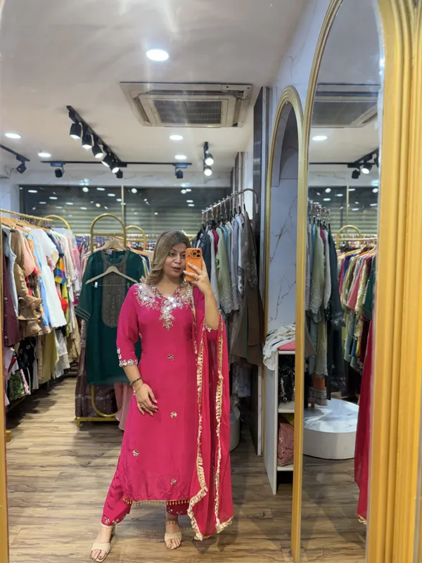 REET_-_Designer_Neckline_Handwork_with_Mirrorwork_Suit_Set
