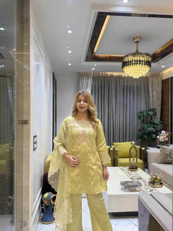 RIWAAZ_-_Mirrorwork_Glass_Tissue_Suit_set