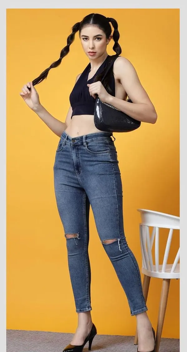 Black_Womens_Halter_Neck_Crop_Top