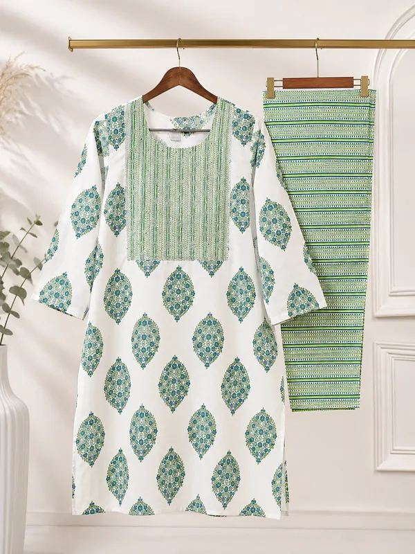 White_And_Green_Cotton_Plus_Size_Kurta_Pant_Set_For_Women