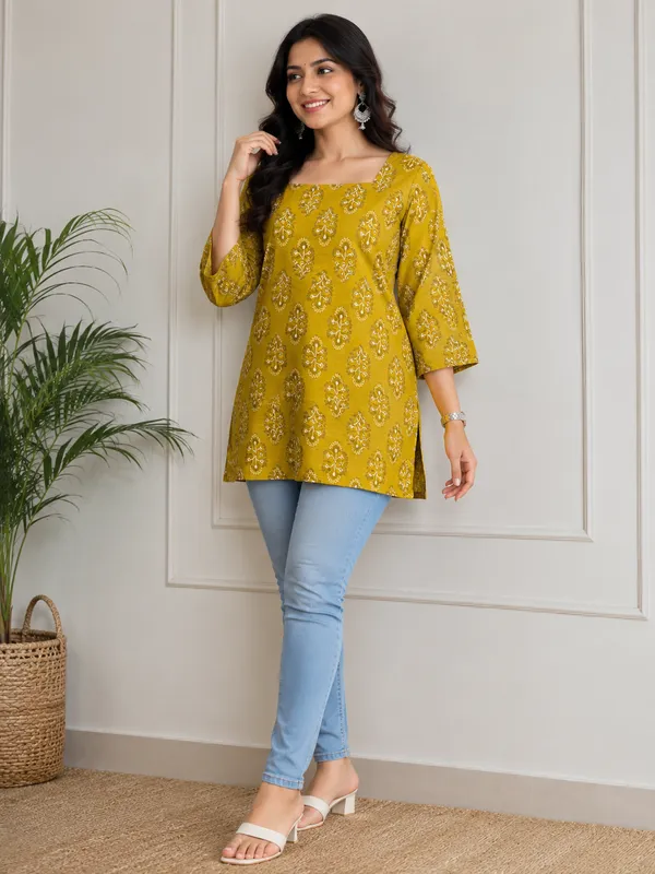 Yellow_Cotton_Kurta_top_For_Women