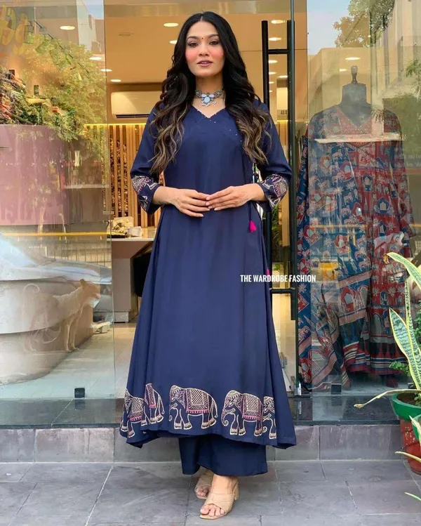 Blue_Rayon_Regular_Straight_Kurti_With_Pant_Set_For_Women