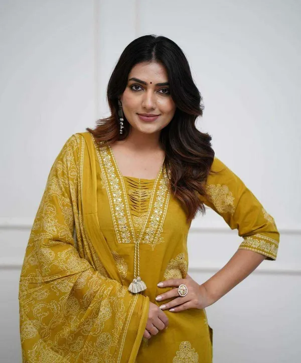 Yellow_Cotton_Regular_Printed_Straight_Kurti_With_Pant_Dupatta_Set_For_Women
