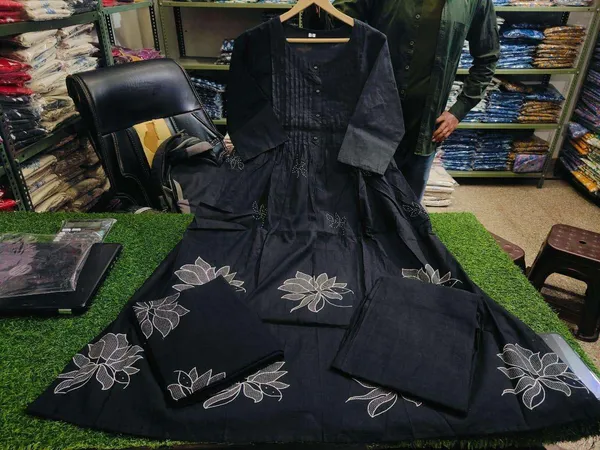 Black_Cotton_Regular_Floral_Printed_Straight_Kurti_With_Pant_Dupatta_For_Women