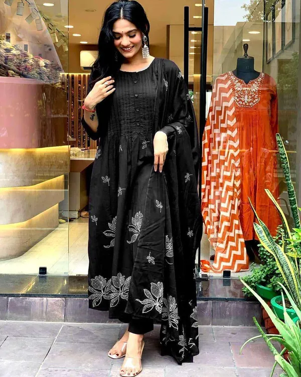 Black_Cotton_Regular_Floral_Printed_Straight_Kurti_With_Pant_Dupatta_For_Women