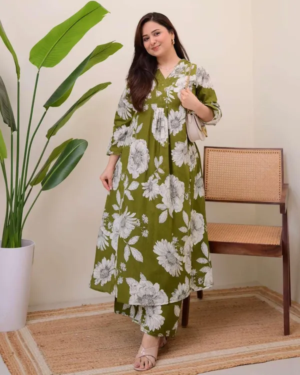 Green_Cotton_Floral_Printed_Straight_Kurti_With_Pant_Set_For_Women