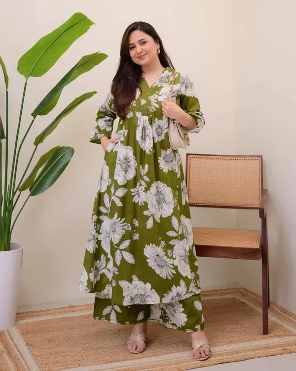 Green_Cotton_Floral_Printed_Straight_Kurti_With_Pant_Set_For_Women