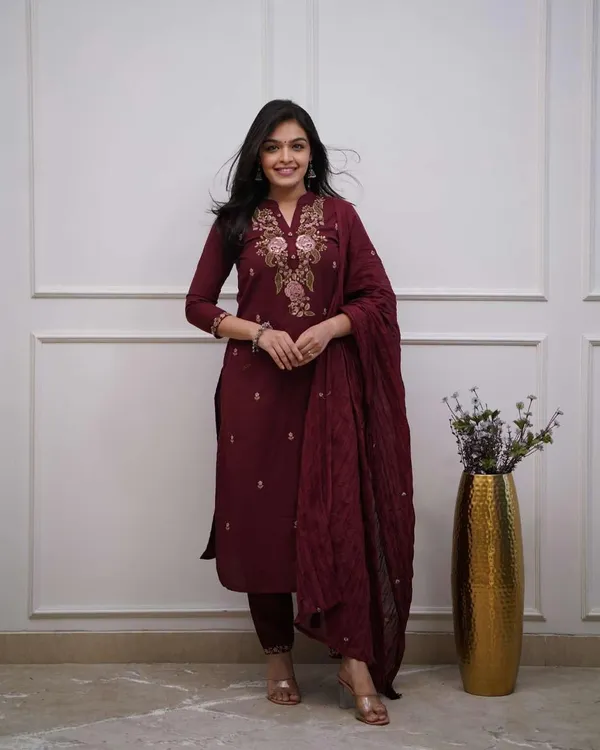 Maroon_Cotton_Regular_Embroidered_Straight_Kurti_Set_With_Pant_Dupatta_For_Women