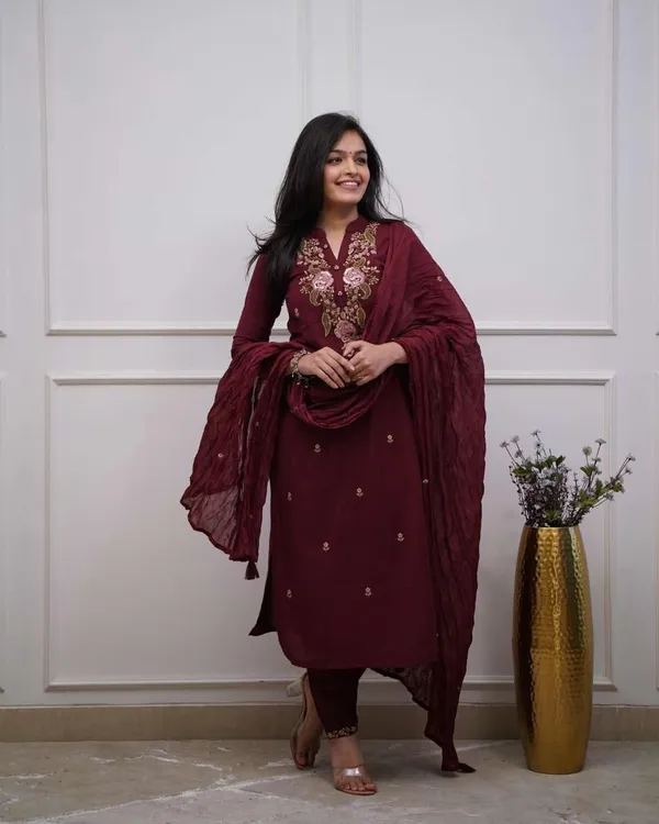 Maroon_Cotton_Regular_Embroidered_Straight_Kurti_Set_With_Pant_Dupatta_For_Women