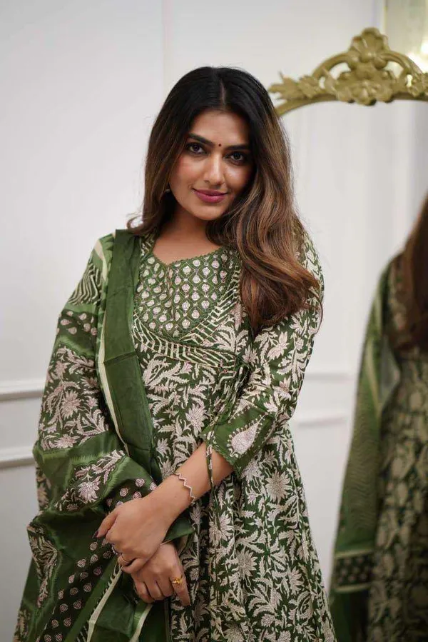Green_Cotton_Floral_Printed_Anarkali_Kurti_With_Pant_Mulmul_Dupatta_Set_For_Women