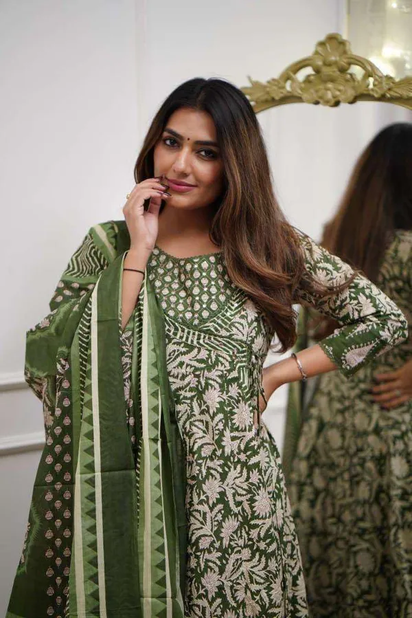Green_Cotton_Floral_Printed_Anarkali_Kurti_With_Pant_Mulmul_Dupatta_Set_For_Women