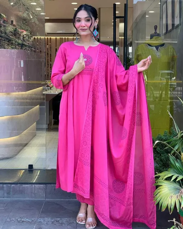 Pink_Cotton_Regular_Floral_Handblock_Kurti_Pant_Dupatta_Set_For_Women