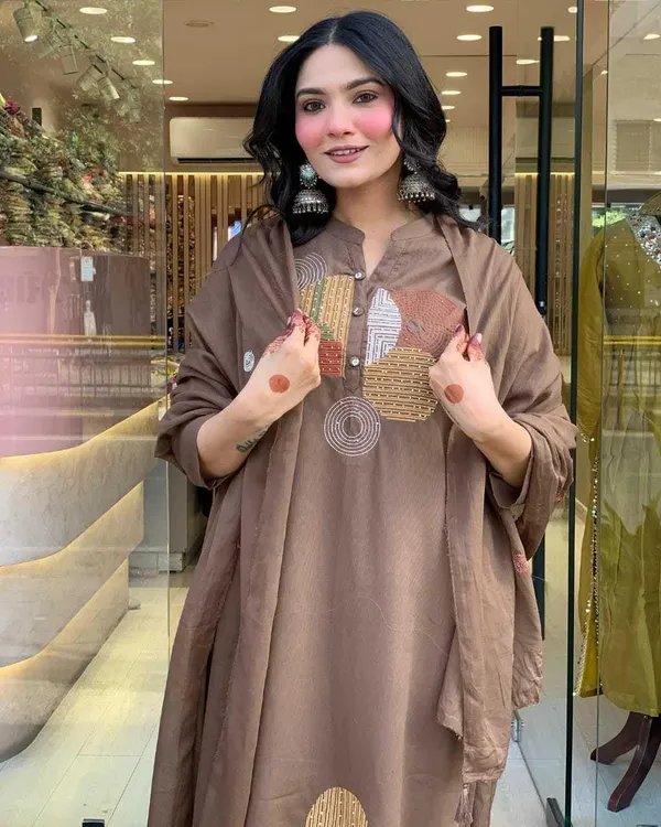 Grey_Cotton_Regular_Embroidered_Straight_Kurti_Set_With_Pant_Dupatta_For_Women
