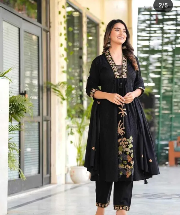 Black_Cotton_Regular_Embroidered_Straight_Kurti_With_Pant_Set_For_Women