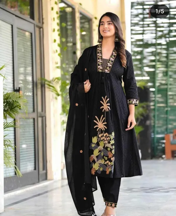 Black_Cotton_Regular_Embroidered_Straight_Kurti_With_Pant_Set_For_Women