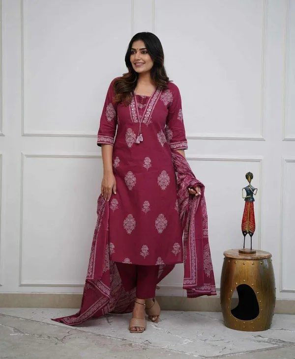 Maroon_Cotton_Regular_Printed_Kurti_With_Pant_Dupatta_Set_For_Women