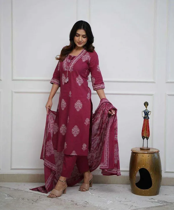 Maroon_Cotton_Regular_Printed_Kurti_With_Pant_Dupatta_Set_For_Women