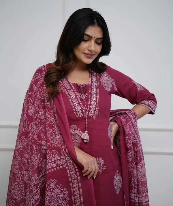 Maroon_Cotton_Regular_Printed_Kurti_With_Pant_Dupatta_Set_For_Women