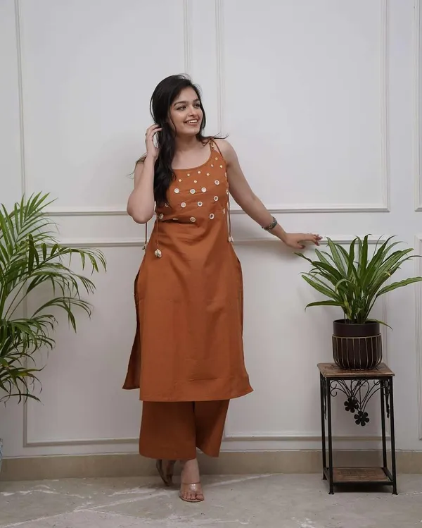 Brown_Cotton_Sleeveless_Embroidered_Kurti_Set_With_Ankle_Length_Pant_For_Women