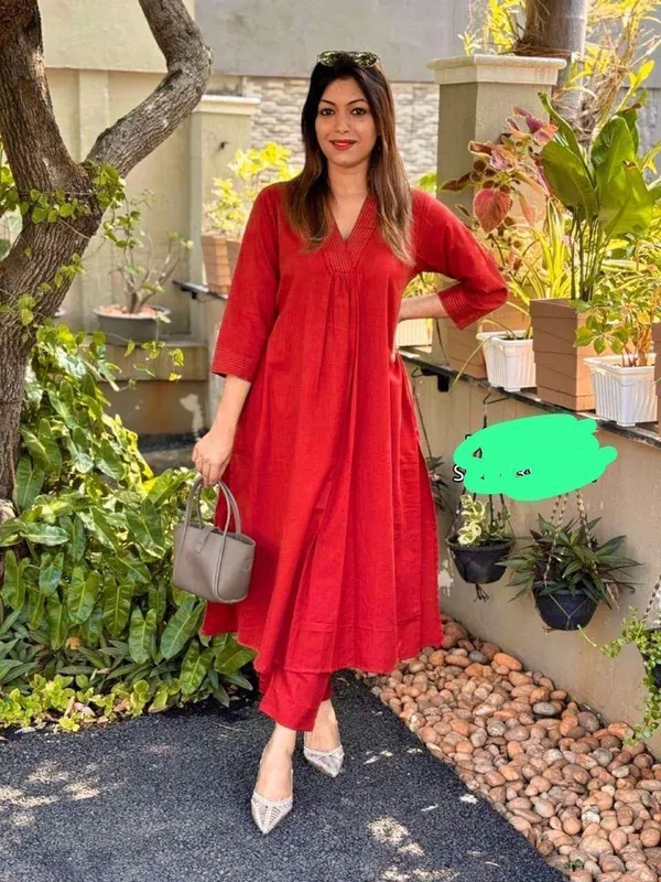 Red_Cotton_Regular_Straight_Kurti_With_Pant_Set_For_Women