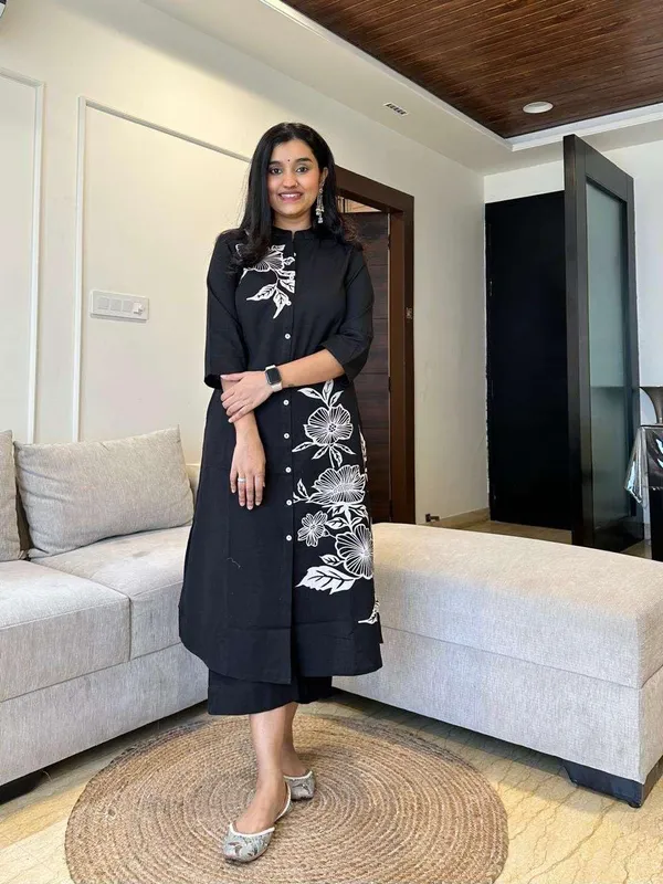 Black_Cotton_Regular_Floral_Printed_Straight_Kurti_With_Pant_Set_For_Women