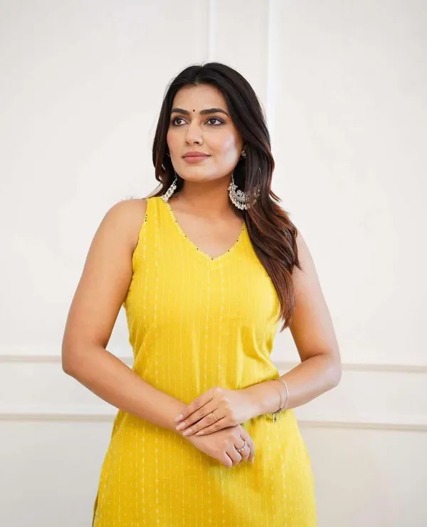 Yellow_Cotton_Printed_Sleeveless_Straight_Kurti_With_Pant_Set_For_Women