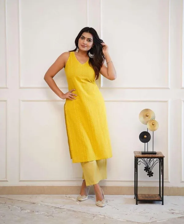 Yellow_Cotton_Printed_Sleeveless_Straight_Kurti_With_Pant_Set_For_Women