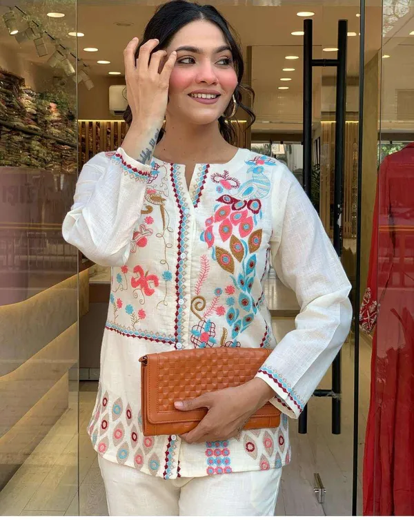 White_Cotton_Embroidered_Straight_Kurti_With_Pant_Set_For_Women
