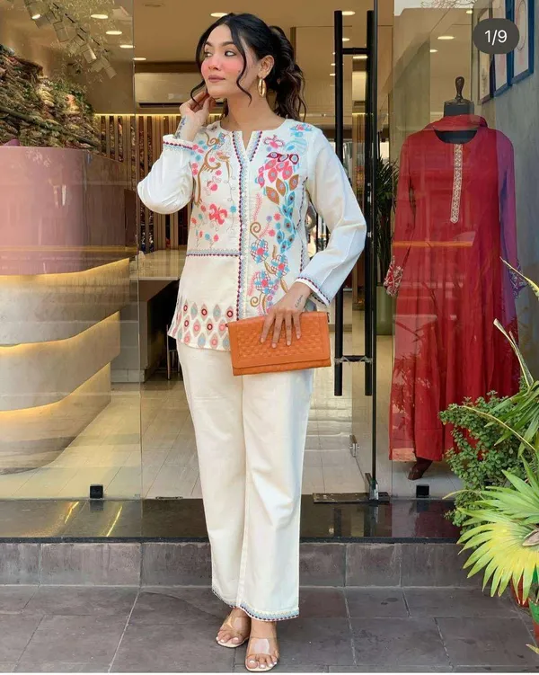 White_Cotton_Embroidered_Straight_Kurti_With_Pant_Set_For_Women