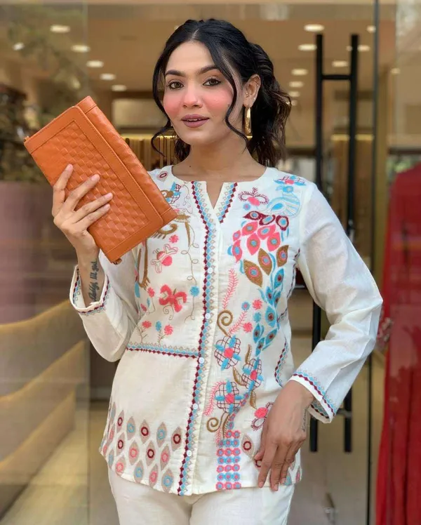 White_Cotton_Embroidered_Straight_Kurti_With_Pant_Set_For_Women