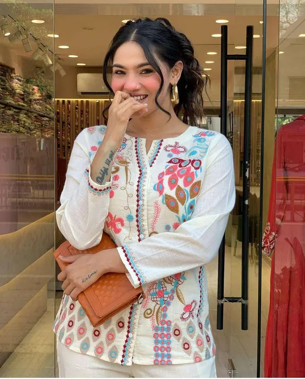White_Cotton_Embroidered_Straight_Kurti_With_Pant_Set_For_Women