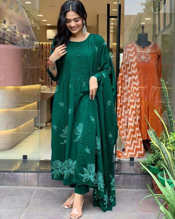 Green_Cotton_Floral_Printed_Long_Straight_Kurti_With_Pant_Dupatta_Set_For_Women