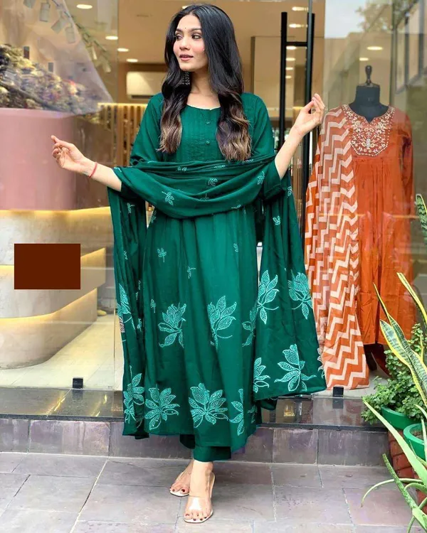 Green_Cotton_Floral_Printed_Long_Straight_Kurti_With_Pant_Dupatta_Set_For_Women