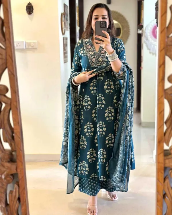 Blue_Cotton_Regular_Floral_Printed_Anarkali_Kurti_With_Pant_Set_For_Women