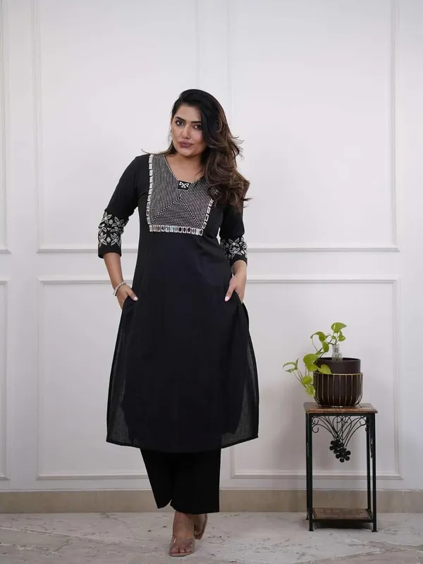Black_Cotton_Regular_Printed_Kurti_With_Pant_Set_For_Women