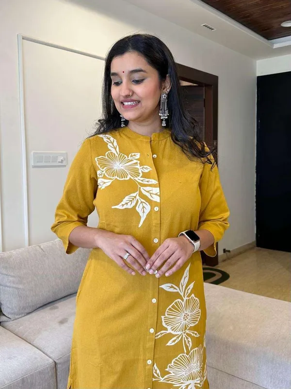 Yellow_Cotton_Regular_Floral_Printed_Straight_Kurti_With_Pant_Set_For_Women