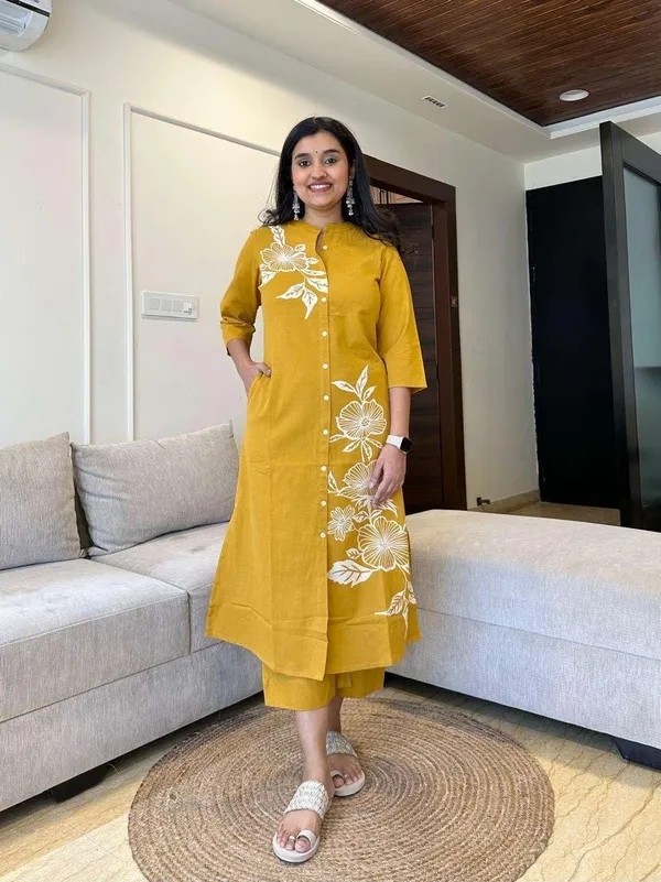 Yellow_Cotton_Regular_Floral_Printed_Straight_Kurti_With_Pant_Set_For_Women
