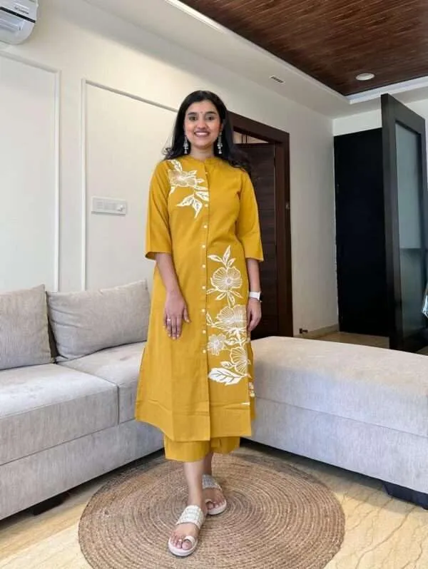 Yellow_Cotton_Regular_Floral_Printed_Straight_Kurti_With_Pant_Set_For_Women