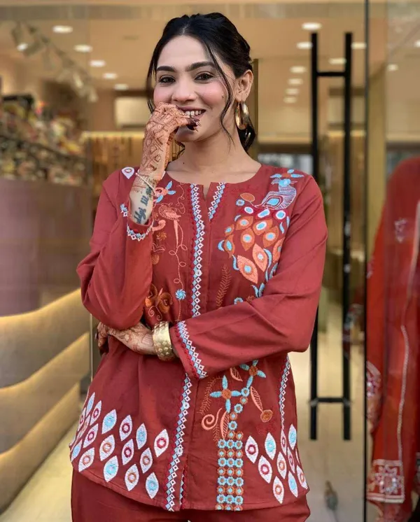 Maroon_Cotton_Regular_Embroidered_Straight_Kurti_With_Pant_Set_For_Women